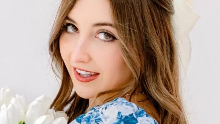 Vixella Biography: Age, Net Worth, Height, Parents, YouTube, Sims 4, Partner