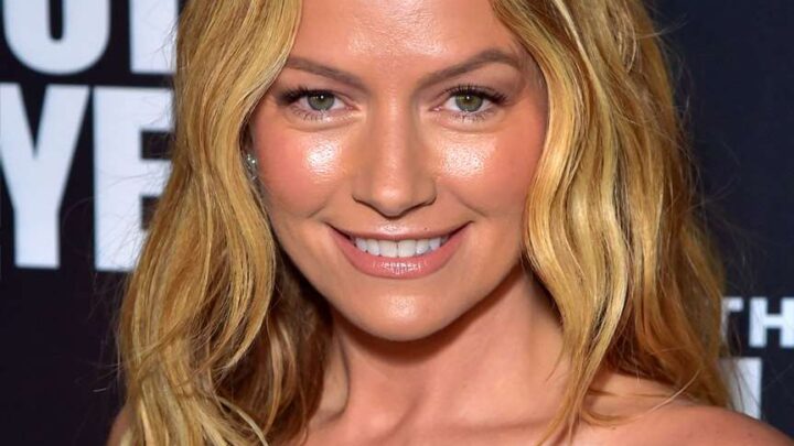 Becki Newton Biography: Age, Husband, Kids, Net Worth, Height, Parents, Movies & TV Shows