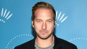 Ryan Hansen - Biography