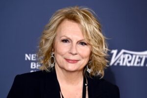 Jennifer Saunders - Biography
