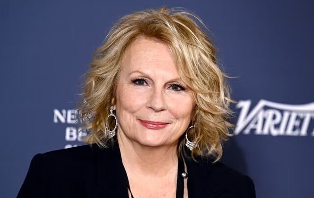 Jennifer Saunders Biography: Age, Husband, Kids, Net Worth, Height, Parents, Movies, TV Shows, Awards