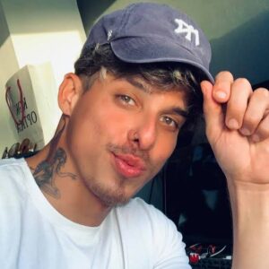 Gil Croes - Biography