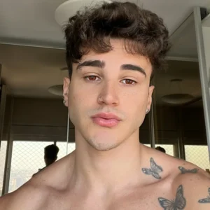 Alex Mapeli - Biography