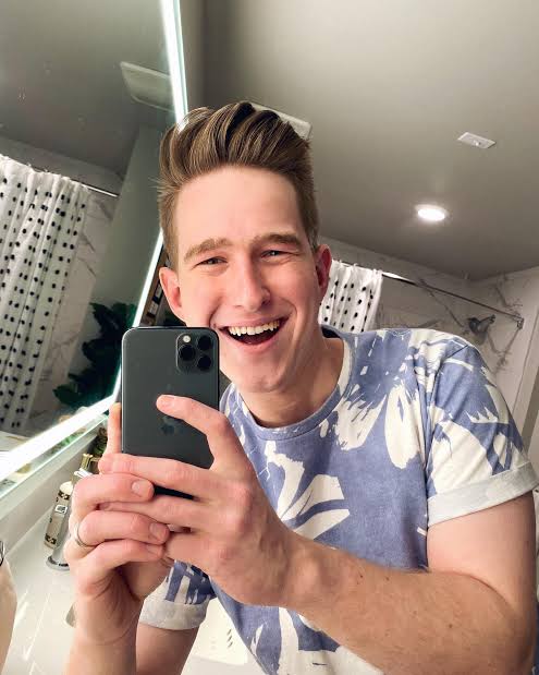 Alex Griswold - Biography