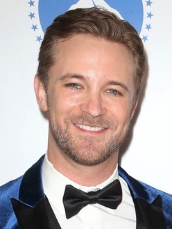 Michael Welch Biography: Wife, Awards, Religion, Movies, Height, Age, Parents, Children