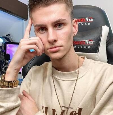 Lee Hinchcliffe Biography: Age, Net Worth, Height, Parents, CBBC, YouTube, Girlfriend