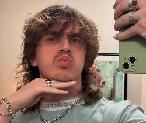 KryozGaming Biography: Height, Instagram, Age, Girlfriend, Ethnicity, Parents, YouTube, Awards, Net Worth