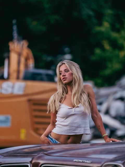 Zoey Aune Biography: Parents, Siblings, Age, Boyfriend, Net Worth, Height, TikTok