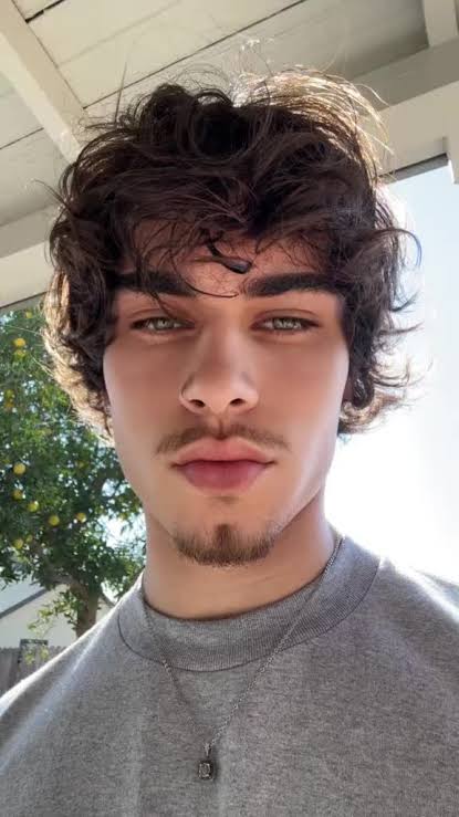William Hernandez - Biography
