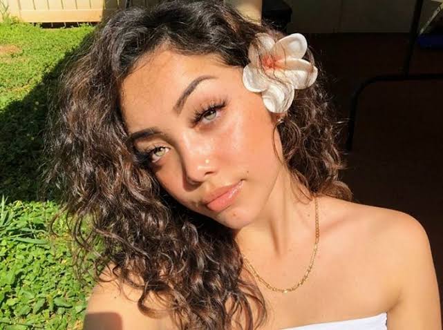 Mia Faithe - Biography