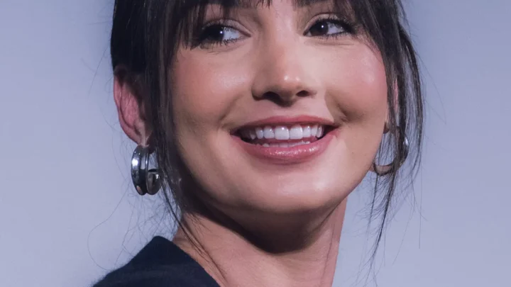 Emily Bear Biography: Age, Net Worth, TikTok, Height, Parents, Songs, Albums, Grammy, Partner