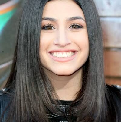 Dana Gaier Biography: Age, Net Worth, Voice, Height, Husband, Parents, Movies, Songs, Instagram