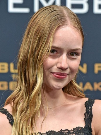 Amélie Hoeferle Biography: Parents, Net Worth, Height, Siblings, Age, Movies & TV Shows, Boyfriend, Instagram