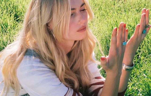 Claire Rosinkranz Biography: Boyfriend, Age, Parents, Siblings, Net Worth, Height, Songs & Albums, YouTube