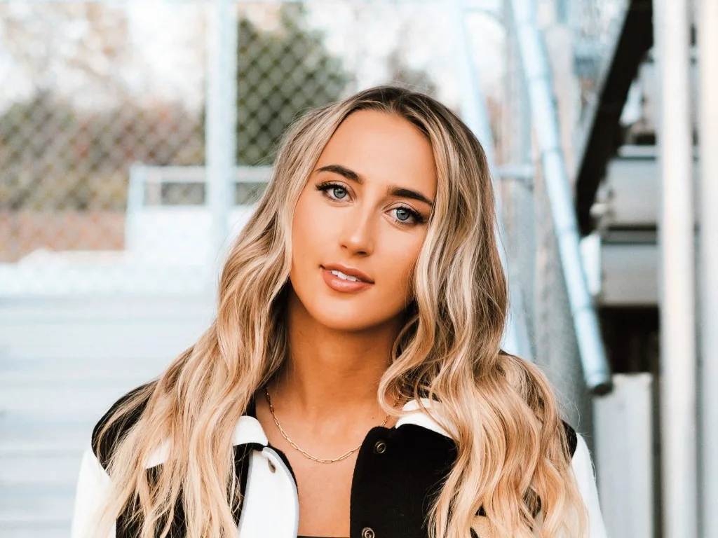 Ashley Cooke - Biography