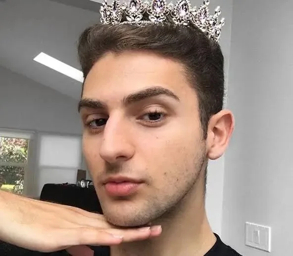 Issa Twaimz Biography: Siblings, Girlfriend, Age, Parents, Net Worth, Height, YouTube, Comedy, TikTok