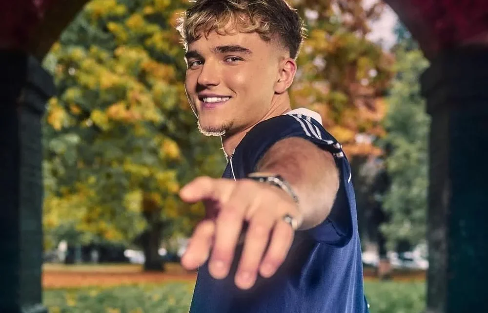Hendrik Christoffersen Biography: Age, Net Worth, Height, Parents, December 10, Songs, Career