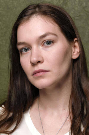 Hannah Gross - Biography