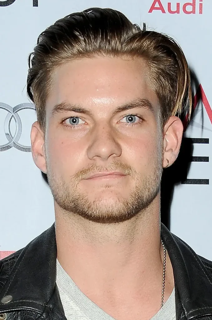 Jake Weary - Biography