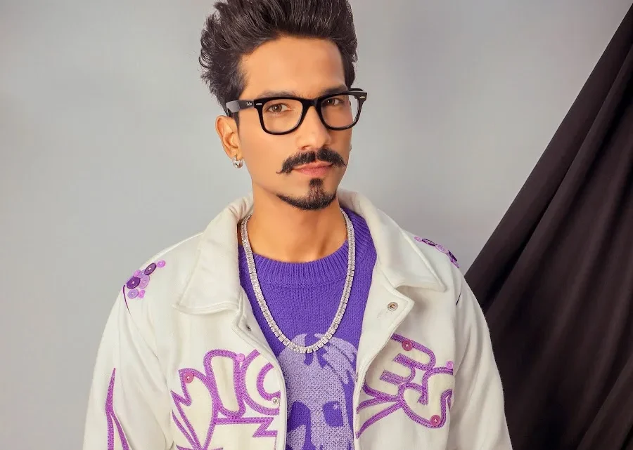 Haarsh Limbachiyaa Biography: Age, Net Worth, TV Shows, Height, Wife, Kids, Parents, Career