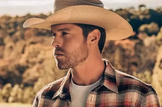 Dustin Lynch Biography: Songs & Albums, Net Worth, Height, Age, Parents, Facebook, YouTube
