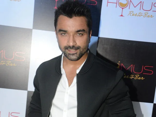 Ajaz Khan Biography: Age, Net Worth, Movies, Height, Wife, Kids, Parents, TV Shows