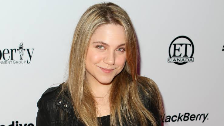 Lauren Collins Biography: Age, Net Worth, Movies, Height, Husband, Kids, Parents, TV Shows
