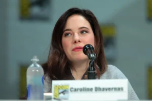 Caroline Dhavernas - Biography
