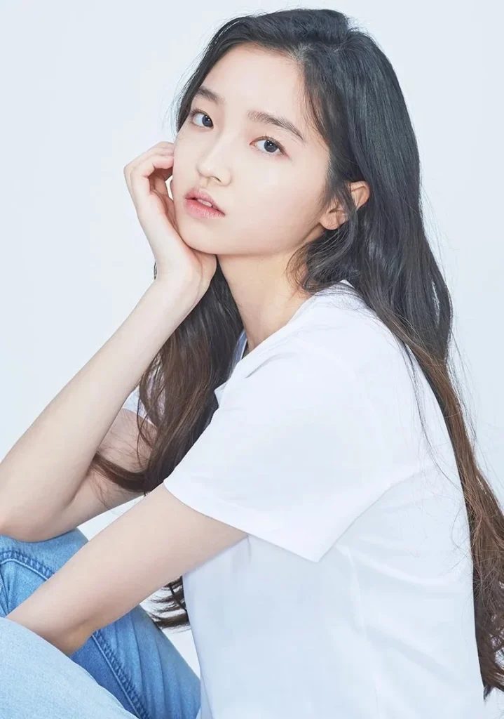 Lee Chae-eun - Biography