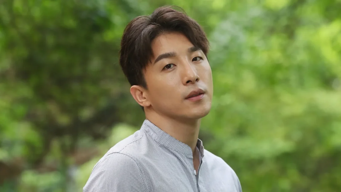 Taeyang’s Brother Dong Hyun-bae Biography: Religion, Age, Height, Net Worth, Parents, Awards, Movies, Brother, Girlfriend, Instagram