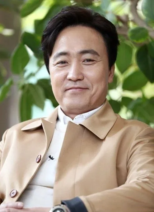 Um Hyo-sup - Biography