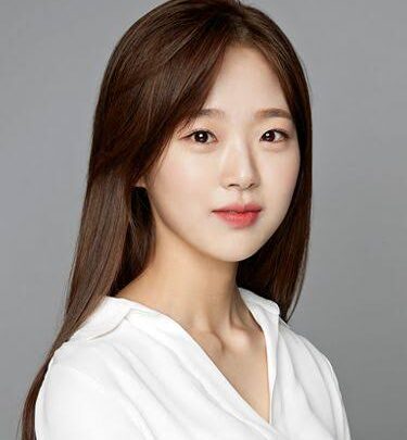 Kim Si-eun Biography: Boyfriend, Instagram, Age, Religion, Height, Net Worth, Parents, Movies, Awards, Ethnicity