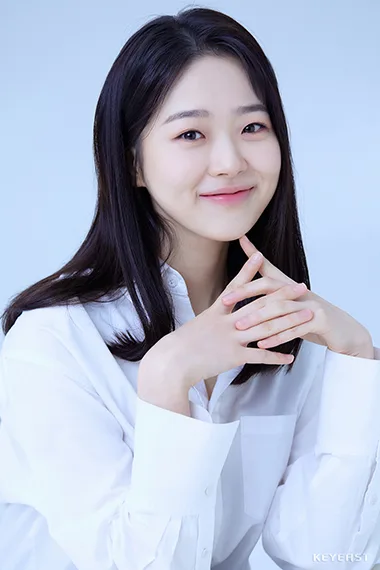 Kim Si-eun - Biography