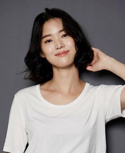Jung Yi-seo - Biography