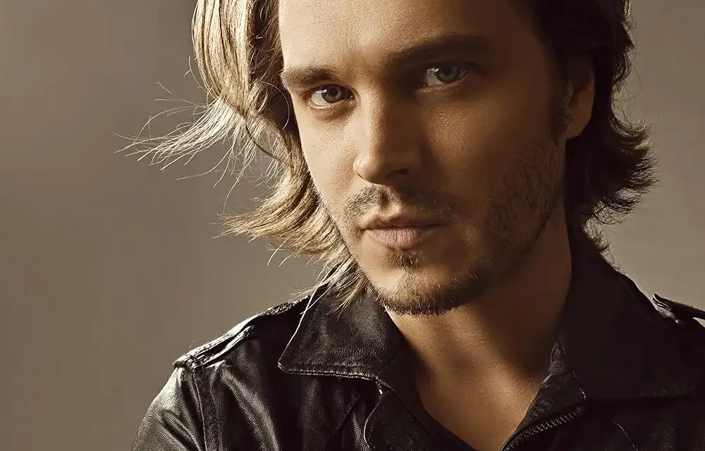 Jonathan Jackson (Actor) Biography: Children, Parents, Age, Wife, Siblings, Net Worth, Height, Movies & TV Shows