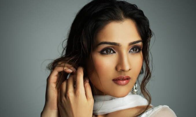 Govinda’s daughter, Tina Ahuja Biography: Net Worth, Height Age, Parents, Siblings,   Boyfriend, Movies & TV Shows, Instagram, Education