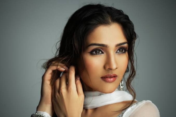 Govinda’s daughter, Tina Ahuja Biography: Net Worth, Height Age, Parents, Siblings,   Boyfriend, Movies & TV Shows, Instagram, Education