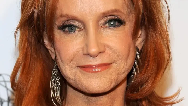 Swoosie Kurtz Biography: Age, Height, Net Worth, Parents, Movies & TV Shows, Career, Husband, Awards
