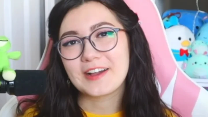 Froggycrossing Biography: Age, Height, Net Worth, Boyfriend, Ethnicity, Religion, Parents, TikTok