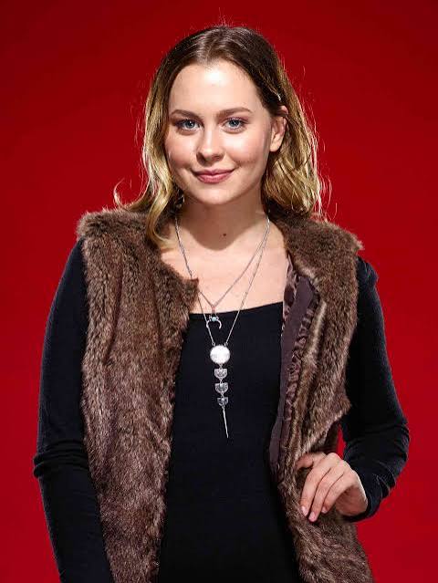 Natasha Bure Biography: Age, Sister, Height, Net Worth, Husband, Movies, Parents, Religion