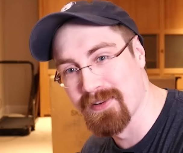 Failboat Biography: Age, Net Worth, Height, Ethnicity, Real Name, Girlfriend, Awards, Religion, YouTube