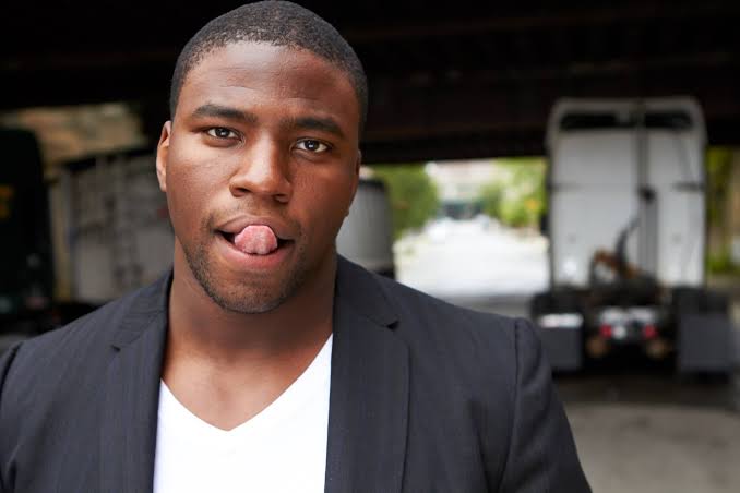 Oak Onaodowan - Biography