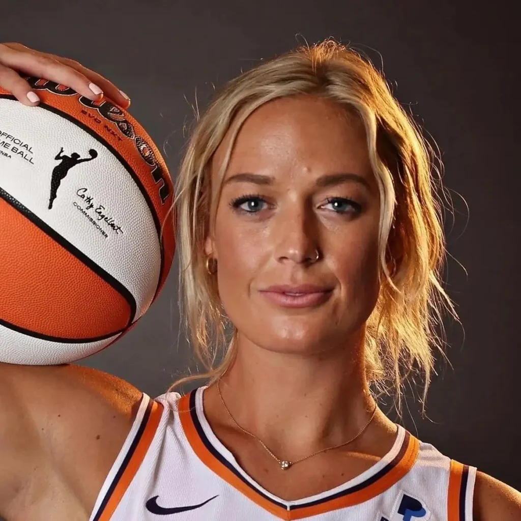 Sophie Cunningham - Biography
