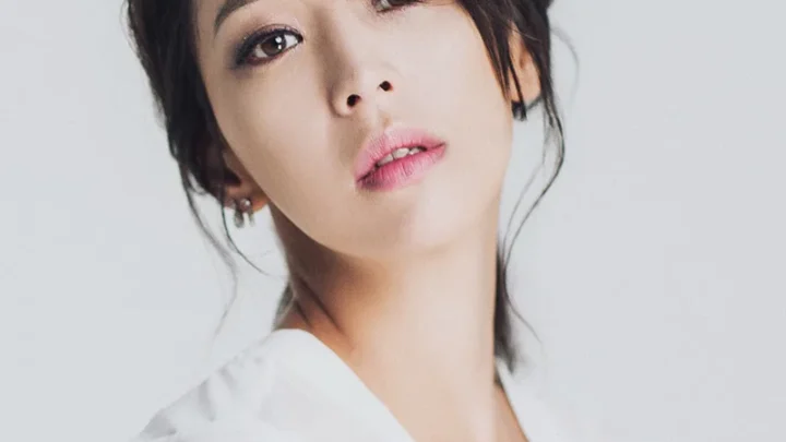 Han Go-eun Biography: Age, Husband, Height, Net Worth, Parents, Movies & TV Shows