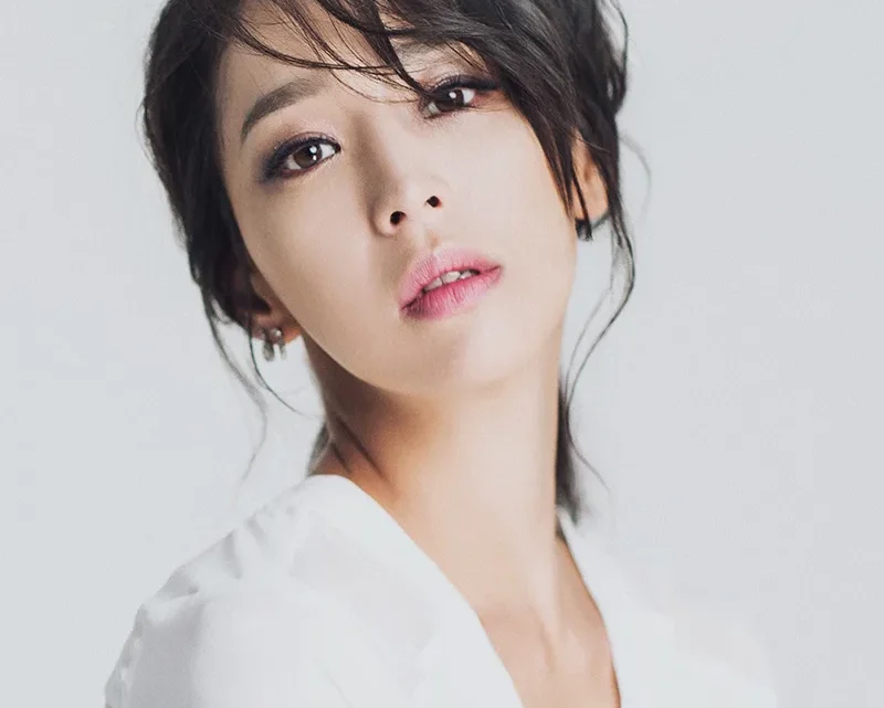 Han Go-eun Biography: Age, Husband, Height, Net Worth, Parents, Movies & TV Shows