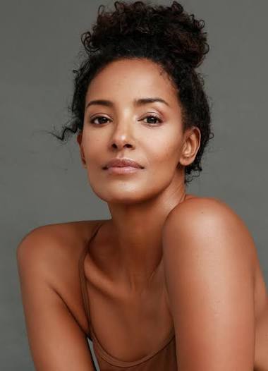 Ella Thomas - Biography