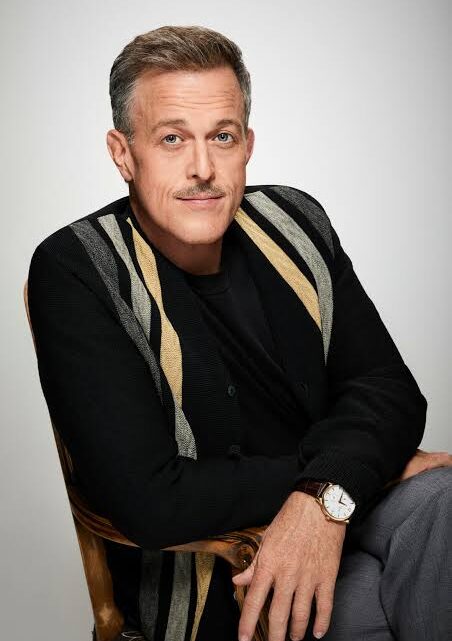 Billy Gardell Biography: Age, Height, Net Worth, Wife, Movies, TV Shows, Ethnicity, Son