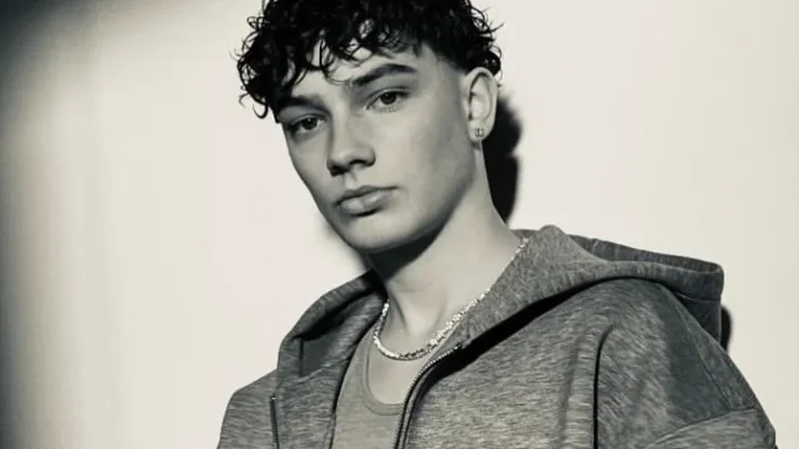 Josh Olliver Biography: Age, Parents, Height, Net Worth, Songs, December 10, Instagram