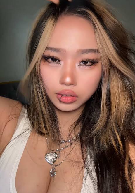 Annie Zheng - Biography