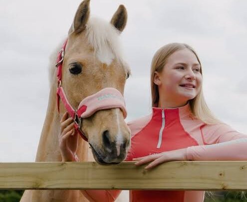 Harlow Luna White Biography: Boyfriend, Instagram, Age, Parents, Siblings, Net Worth, YouTube, Height, Equestrian Career